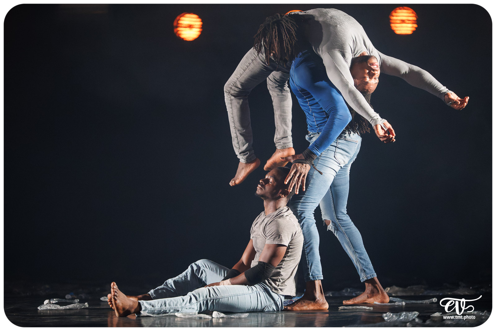 YÉ ! (L'EAU) (CIRCUS BAOBAB)